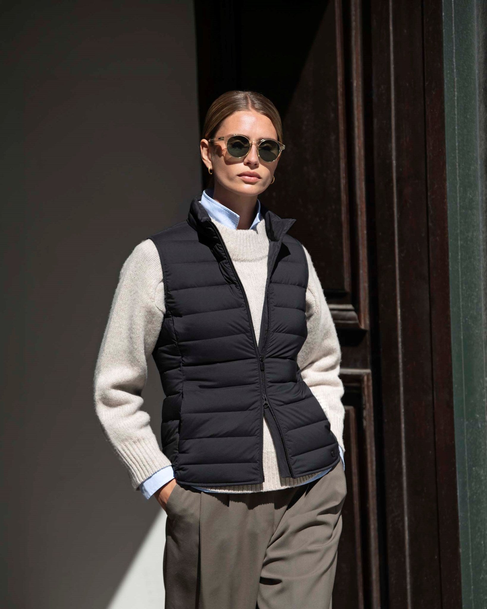 Avalon Vest Women Black AW26 Modelimage 1