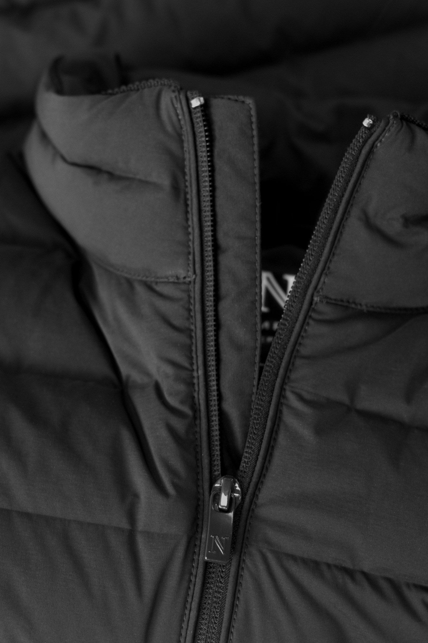 Avalon Men Black Closeup 1