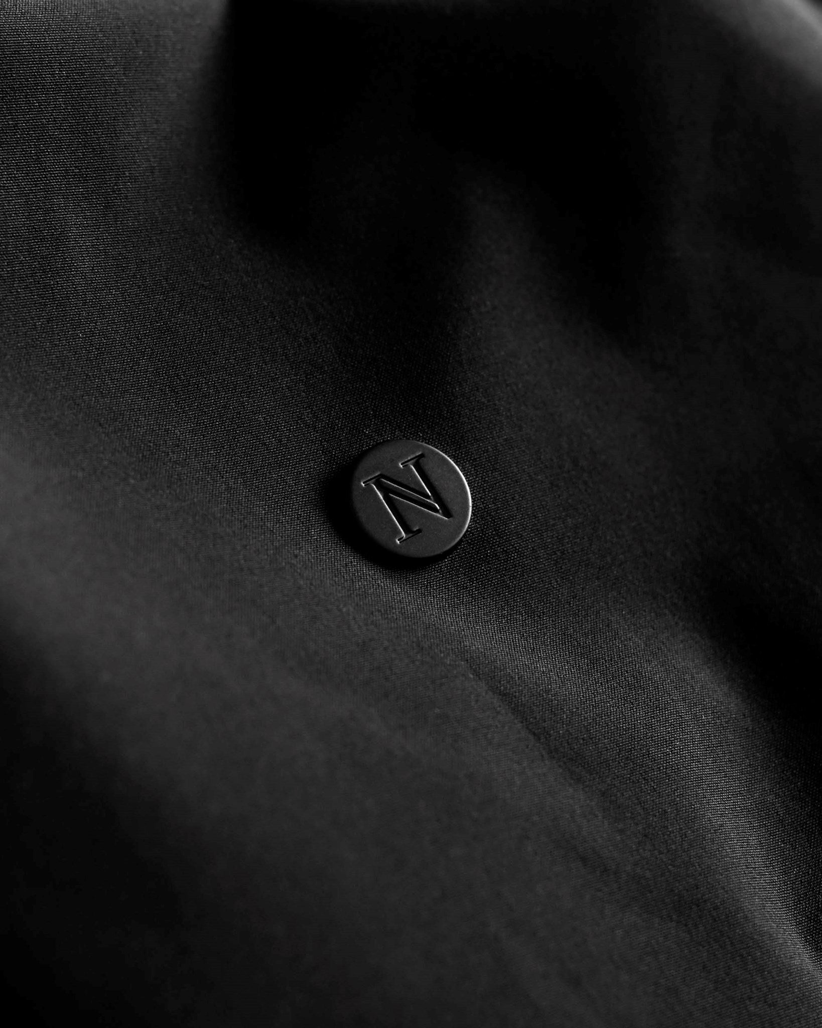 Evermont Men Women Black Closeup 2
