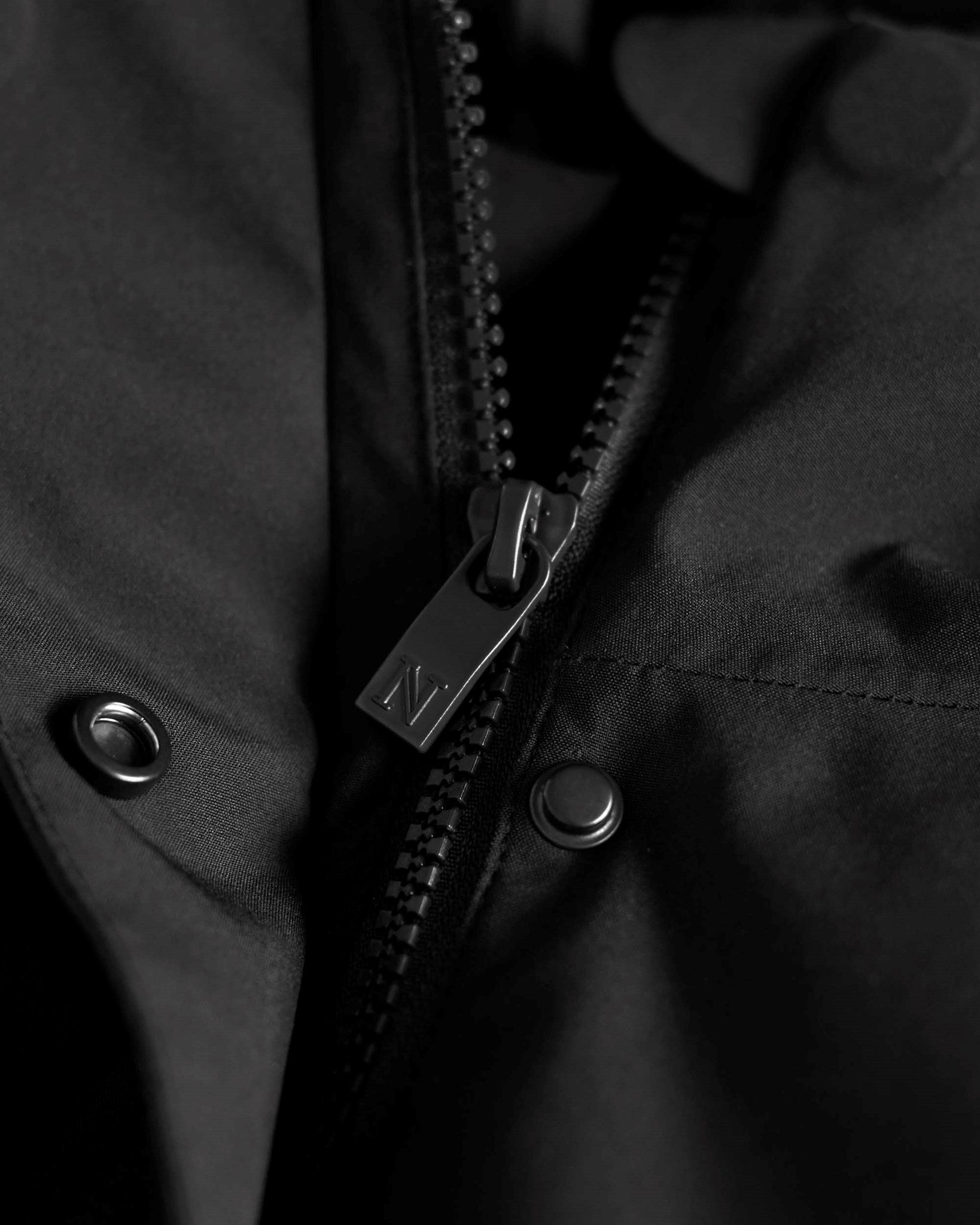 Evermont Women Black Closeup 1