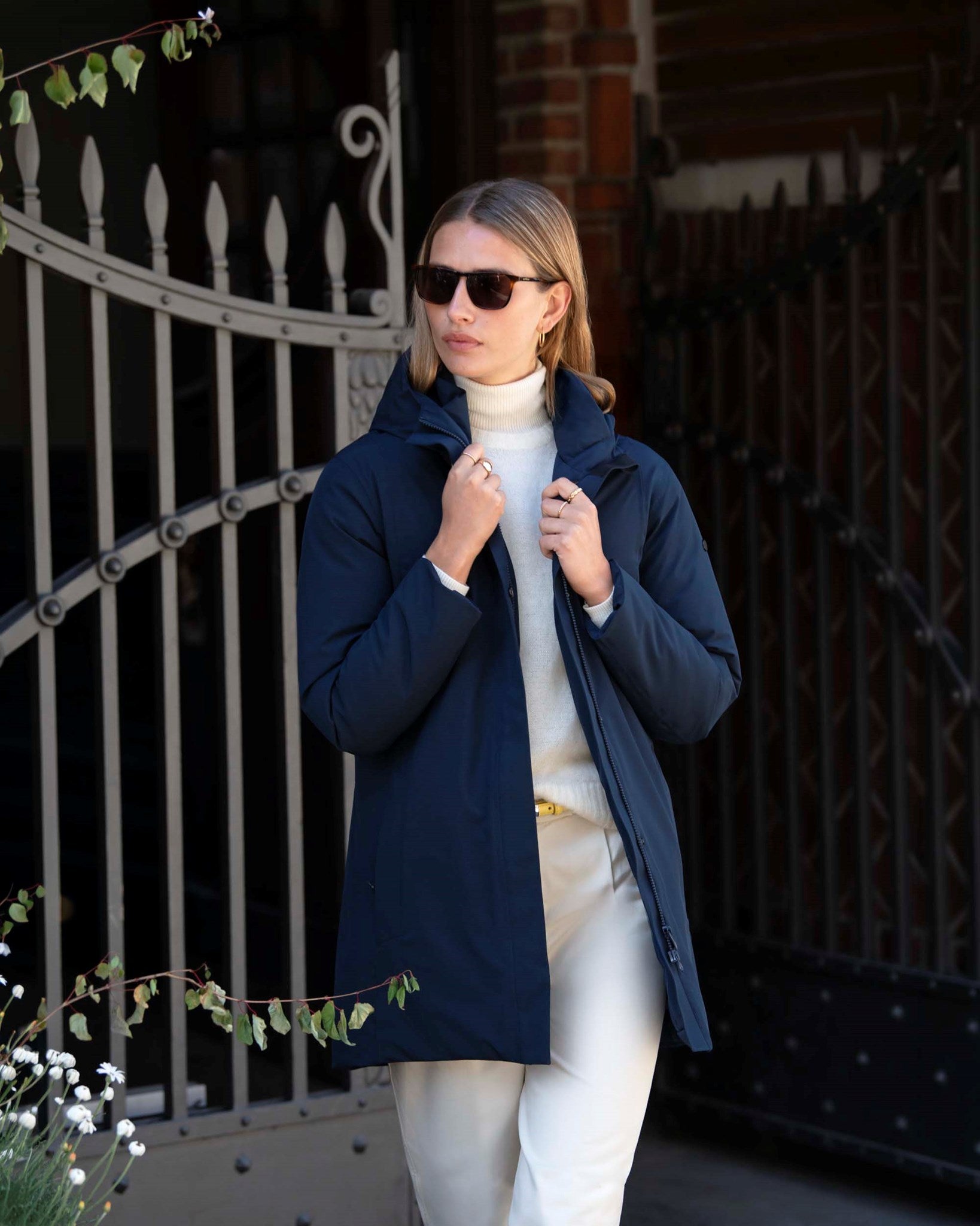 Evermont Women Navy AW26 Modelimage