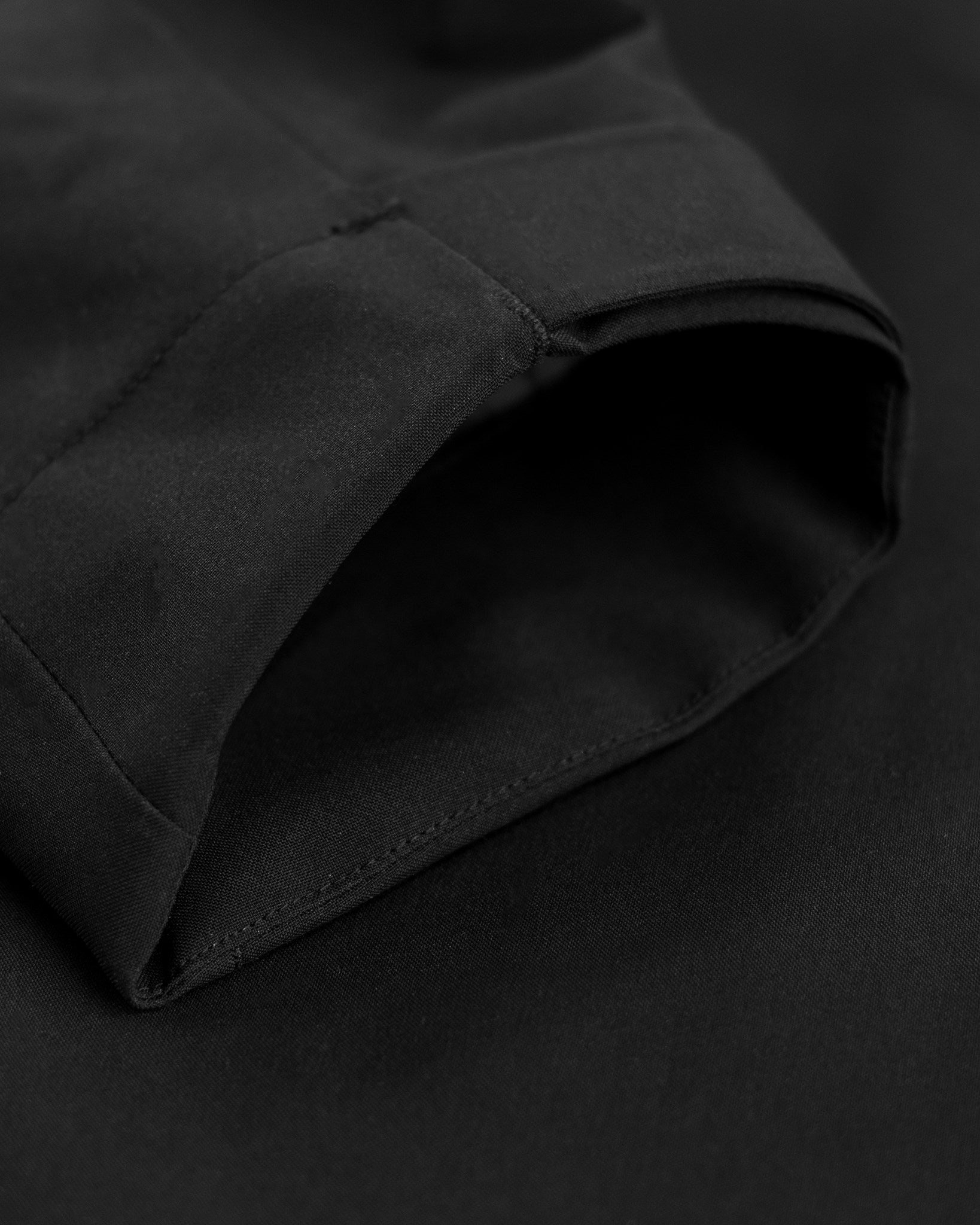 Yosemite Men Women Black Closeup 3